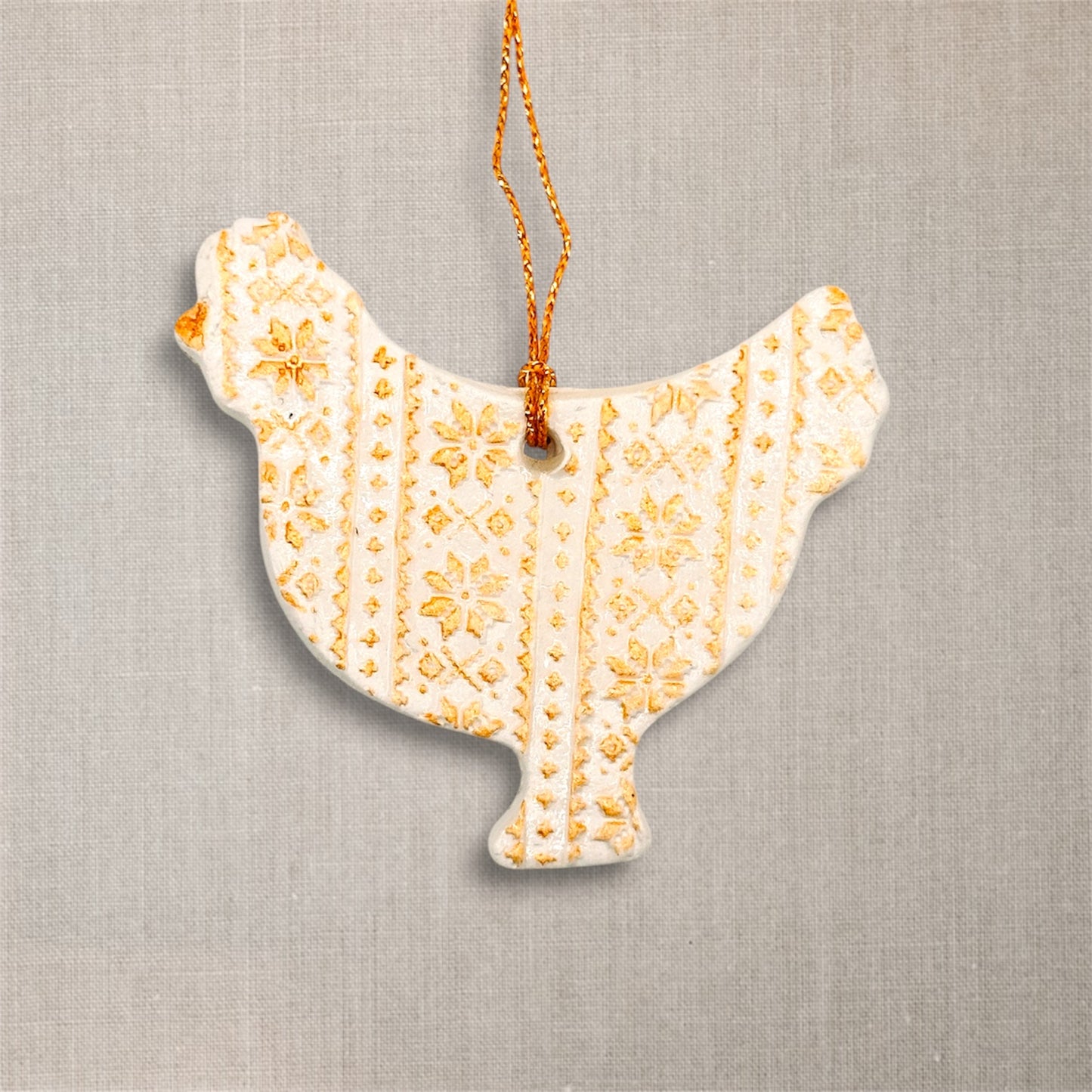 A chicken shaped, handmade clay Christmas tree decoration. White chicken with gold fairisle design.
Gold thread to hang.