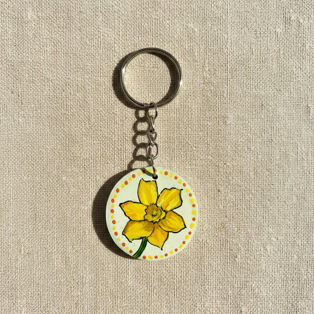 Keychain with a yellow daffodil flower design 
