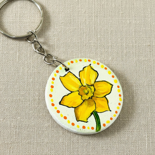 Keychain with a yellow daffodil flower design 